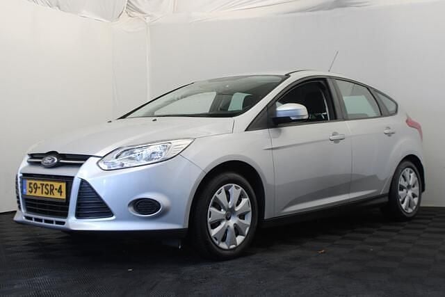 Grijs Gebruikt 2012 Ford Focus Trend Hatchback | € 4.350 (Goede deal) - Afbeelding 1/4