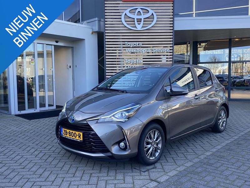 Occasion Toyota Yaris Hybrid 101 PK (74 kW) 2019 Grijs Hatchback