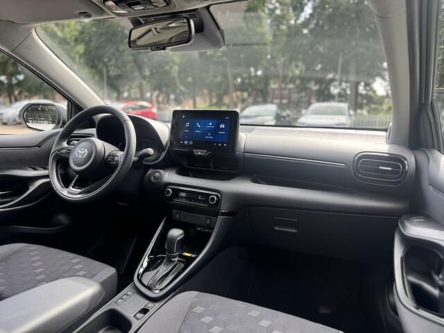 Nieuw Toyota Yaris 116 PK (85 kW) 2025 Grijs Hatchback