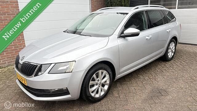 Grijs Occasion 2017 Skoda Octavia Business Line Stationwagen | € 7.950 (Eerlijke prijs) - Afbeelding 1/4