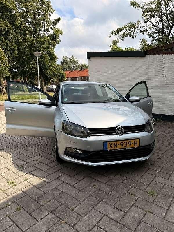 Grijs Gebruikt 2016 VW Polo Hatchback | € 5.500 (Goede deal) - Afbeelding 1/4