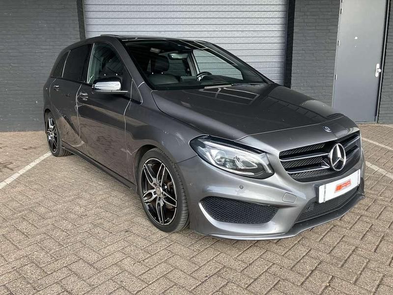Grijs Gebruikt 2015 Mercedes B200 AMG MPV | € 12.800 (Goede deal) - Afbeelding 1/4