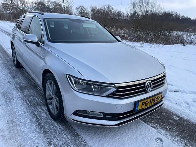 Grijs Occasion 2015 VW Passat Edition Sedan | € 7.950 (Eerlijke prijs) - Afbeelding 1/4