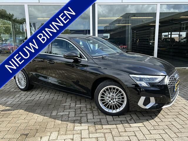 Zwart Occasion 2021 Audi A3 Sportback Advanced Hatchback | € 18.950 (Eerlijke prijs) - Afbeelding 1/4