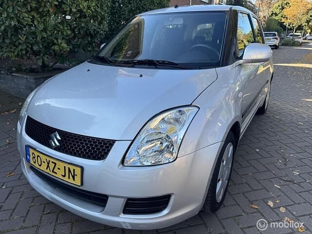 Grijs Gebruikt 2007 Suzuki Swift Hatchback | € 3.250 (Eerlijke prijs) - Afbeelding 1/4