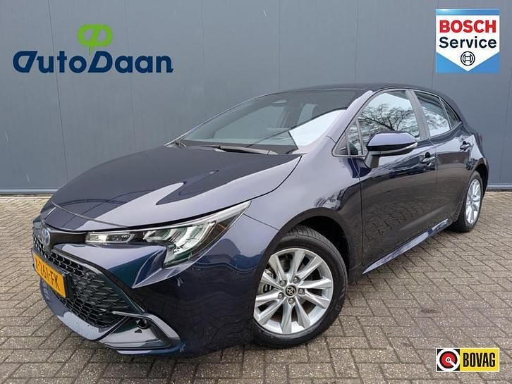 Blauw Occasion 2023 Toyota Corolla Hybrid Active Hatchback | € 23.750 (Goede deal) - Afbeelding 1/3