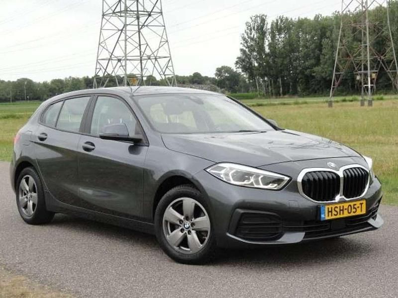 Grijs Gebruikt 2020 BMW 118 Hatchback | € 17.999 (Super prijs) - Afbeelding 1/4