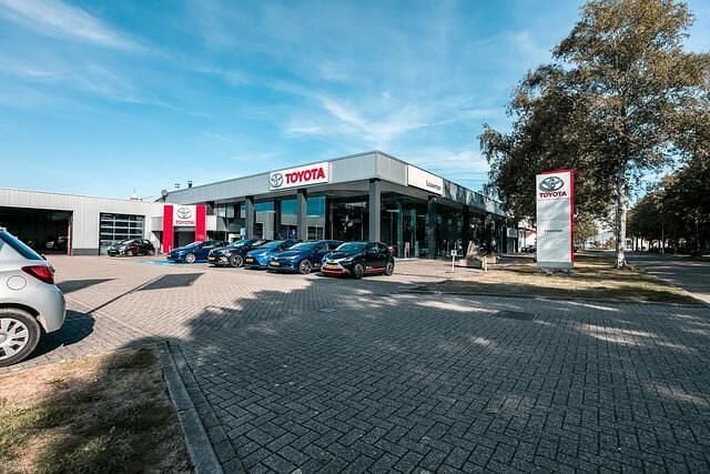 Grijs Gebruikt 2017 Toyota C-HR SUV | € 17.445 (Eerlijke prijs) - Afbeelding 1/1