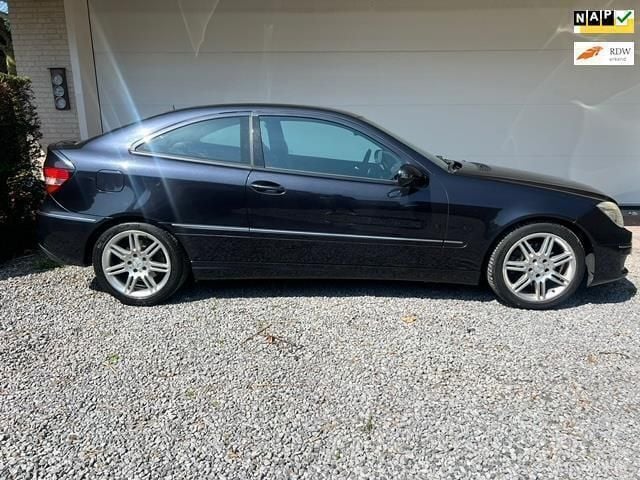 Zwart Gebruikt 2010 Mercedes CLC230 Hatchback | € 7.850 - Afbeelding 1/4