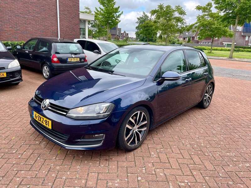 Blauw Gebruikt 2013 VW Golf VII Highline Sedan | € 9.250 (Goede deal) - Afbeelding 1/4
