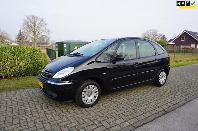 Zwart (metallic) Occasion 2006 Citroën Xsara Picasso Attraction MPV | € 950 (Eerlijke prijs) - Afbeelding 1/4