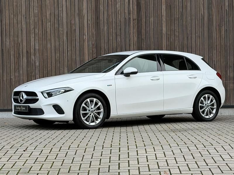 Wit Gebruikt 2021 Mercedes A250 Hatchback | € 23.900 (Super prijs) - Afbeelding 1/4