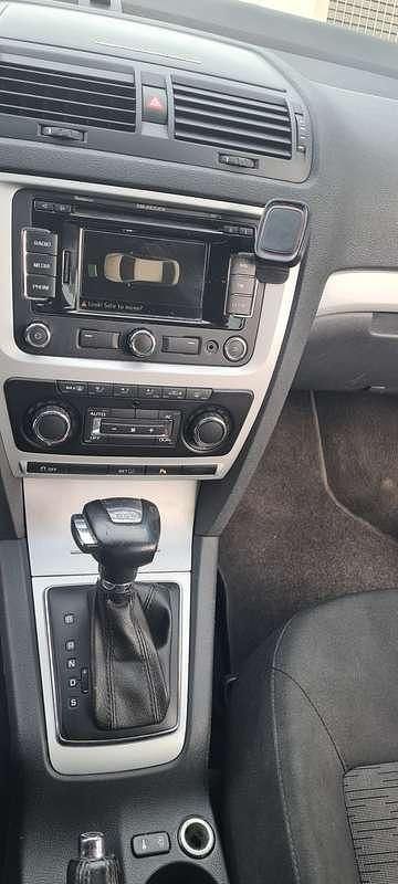 Grijs Occasion 2010 Skoda Octavia Ambition Sedan | € 4.750 (Eerlijke prijs) - Afbeelding 1/4