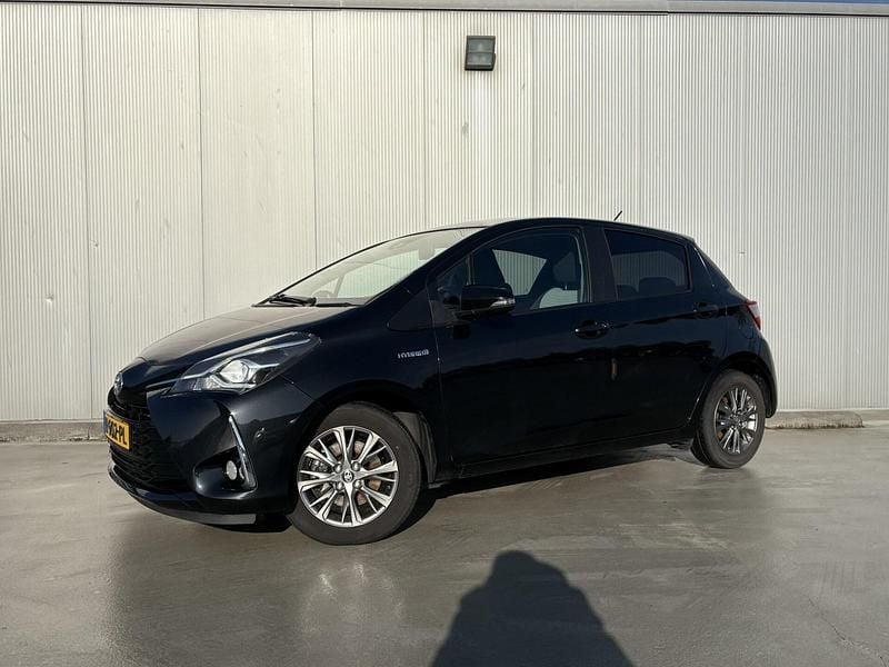 Zwart Occasion 2020 Toyota Yaris Hatchback | € 18.499 (Eerlijke prijs) - Afbeelding 1/4