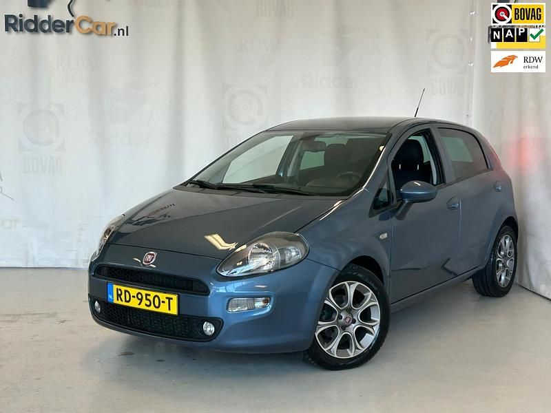 Blauw Gebruikt 2017 Fiat Punto Hatchback | € 7.499 (Iets duurder) - Afbeelding 1/4