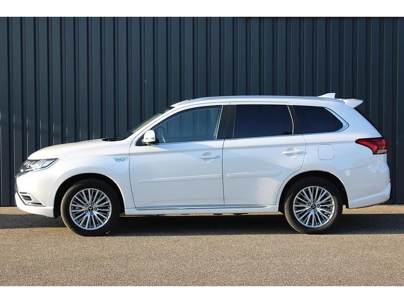 Occasion Mitsubishi Outlander Intense+ 135 PK (99 kW) 2020 Wit SUV