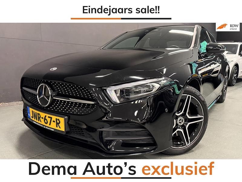 Zwart Gebruikt 2022 Mercedes A250 AMG line Sedan | € 32.950 (Eerlijke prijs) - Afbeelding 1/4