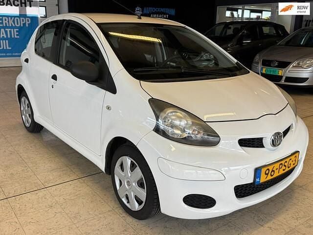 Wit Occasion 2011 Toyota Aygo Cool Hatchback | € 2.900 (Eerlijke prijs) - Afbeelding 1/4