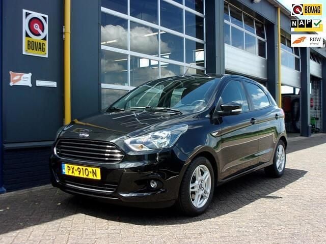 Zwart Gebruikt 2017 Ford Ka Plus Trend Hatchback | € 9.145 (Eerlijke prijs) - Afbeelding 1/4