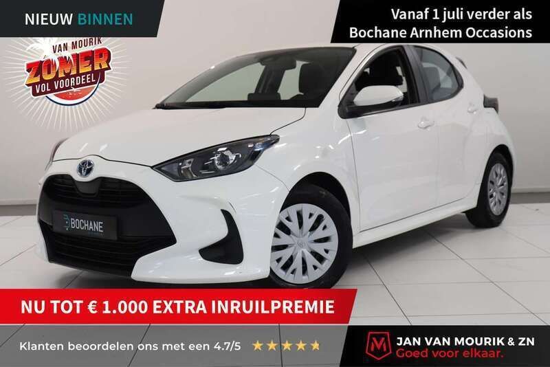 Wit Gebruikt 2022 Toyota Yaris Hybrid Active Hatchback | € 19.445 (Eerlijke prijs) - Afbeelding 1/4