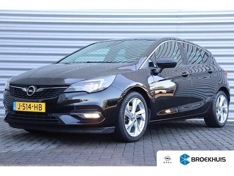 Zwart Gebruikt 2020 Opel Astra Elegance Hatchback | € 14.900 (Eerlijke prijs) - Afbeelding 1/4