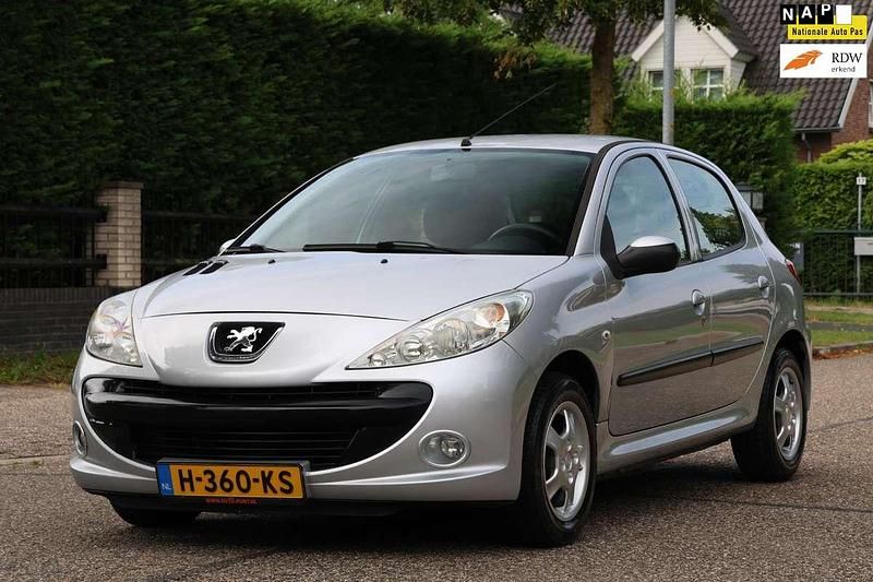 Grijs Gebruikt 2009 Peugeot 206+ Hatchback | € 2.195 (Eerlijke prijs) - Afbeelding 1/4