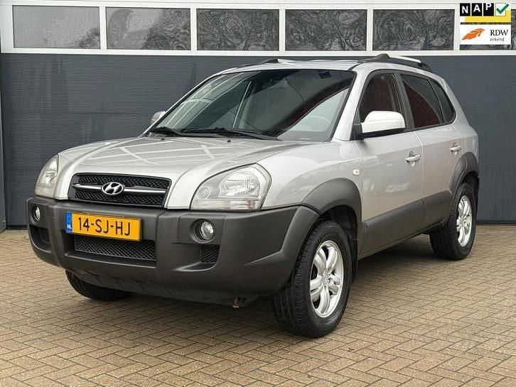 Grijs Occasion 2006 Hyundai Tucson Dynamiq SUV | € 3.750 (Eerlijke prijs) - Afbeelding 1/4
