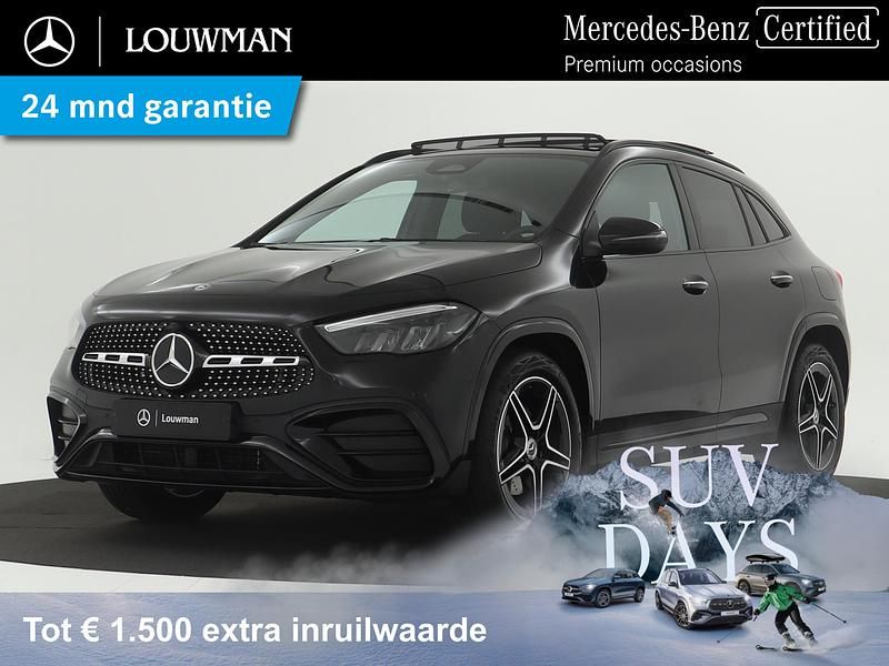 Zwart Gebruikt 2024 Mercedes GLA180 AMG line SUV | € 49.945 (Eerlijke prijs) - Afbeelding 1/4