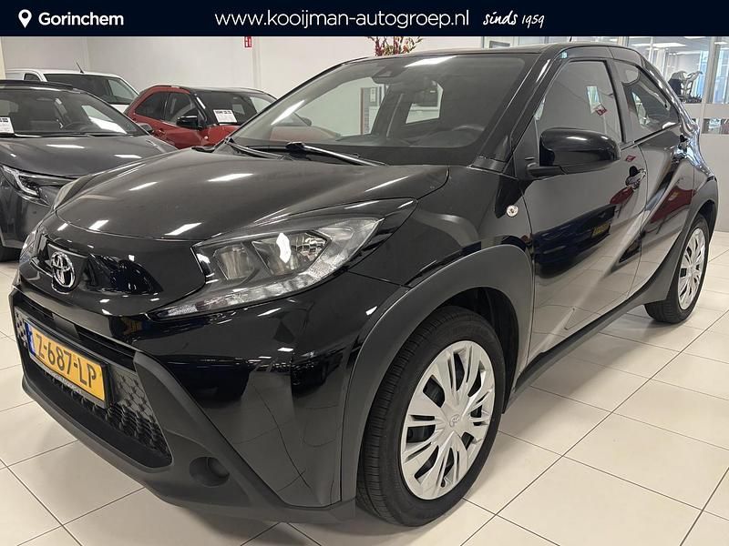 Zwart Occasion 2024 Toyota Aygo X Play SUV | € 17.950 (Eerlijke prijs) - Afbeelding 1/4