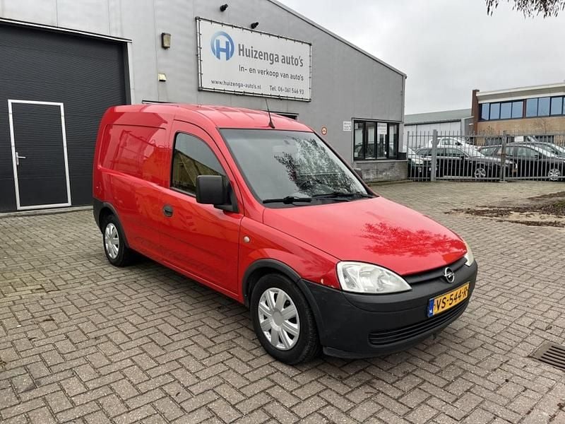 Rood Occasion 2010 Opel Combo Hatchback | € 1.150 (Eerlijke prijs) - Afbeelding 1/4