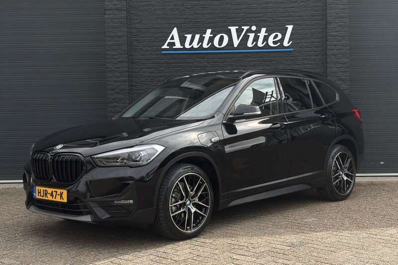 Zwart Gebruikt 2022 BMW X1 Advantage SUV | € 29.945 (Eerlijke prijs) - Afbeelding 1/3