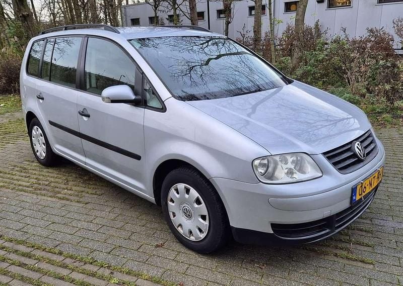 Zilver Gebruikt 2004 VW Touran MPV | € 2.100 (Eerlijke prijs) - Afbeelding 1/4