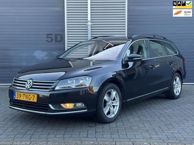 Zwart Occasion 2012 VW Passat Comfortline Stationwagen | € 3.950 (Goede deal) - Afbeelding 1/4