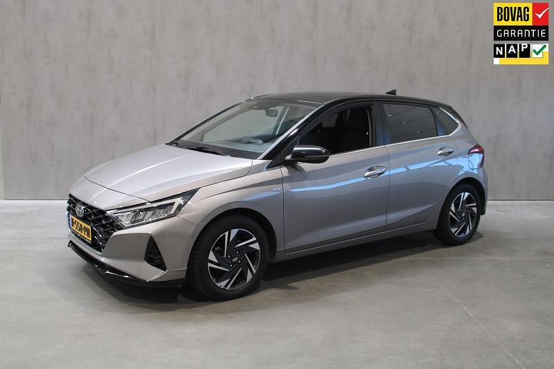 Grijs Occasion 2021 Hyundai i20 Premium Hatchback | € 18.795 (Eerlijke prijs) - Afbeelding 1/4
