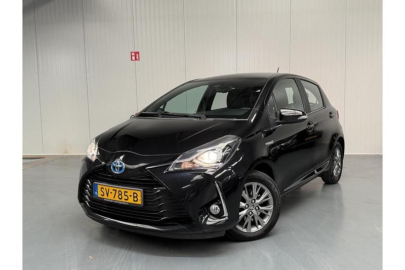 Zwart Gebruikt 2018 Toyota Yaris Hybrid Plus Hatchback | € 17.799 (Duur) - Afbeelding 1/1