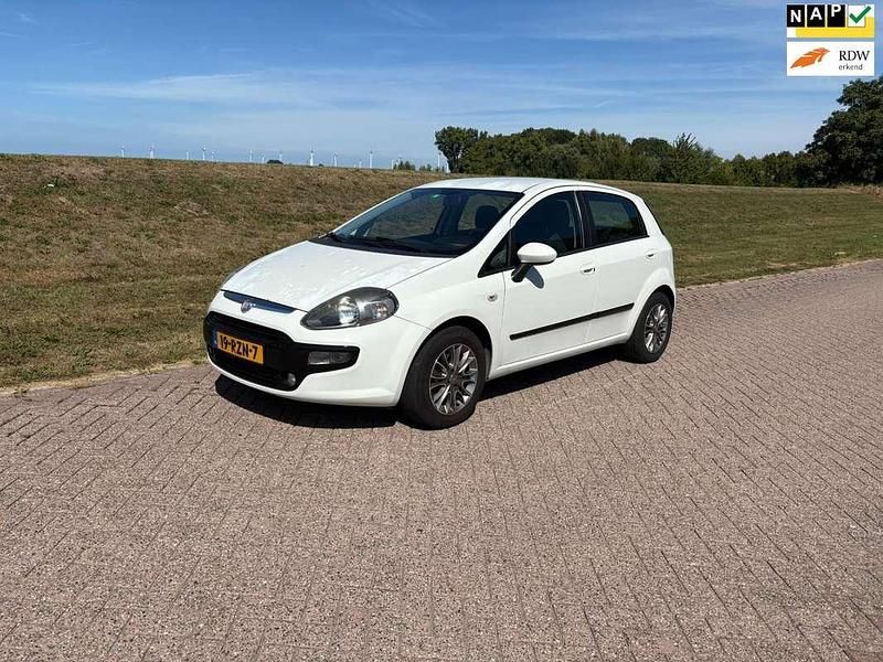 Wit Gebruikt 2011 Fiat Punto Evo Hatchback | € 1.950 (Duur) - Afbeelding 1/4