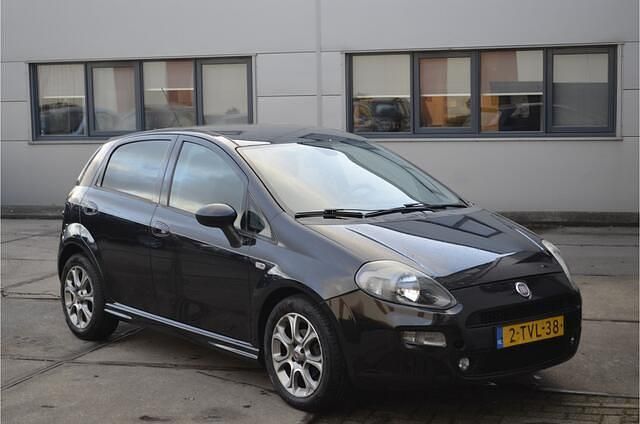 Occasion Fiat Punto Evo Lounge 101 PK (74 kW) 2014 Zwart (metallic) Hatchback