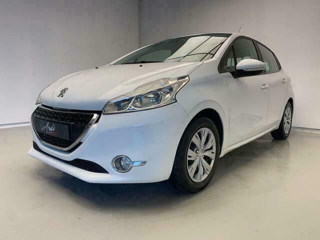 Wit Gebruikt 2013 Peugeot 208 Hatchback | € 8.500 (Duur) - Afbeelding 1/4