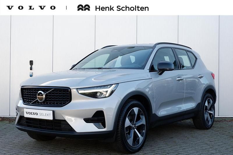 Grijs Occasion 2025 Volvo XC40 Plus SUV | € 43.950 (Eerlijke prijs) - Afbeelding 1/3