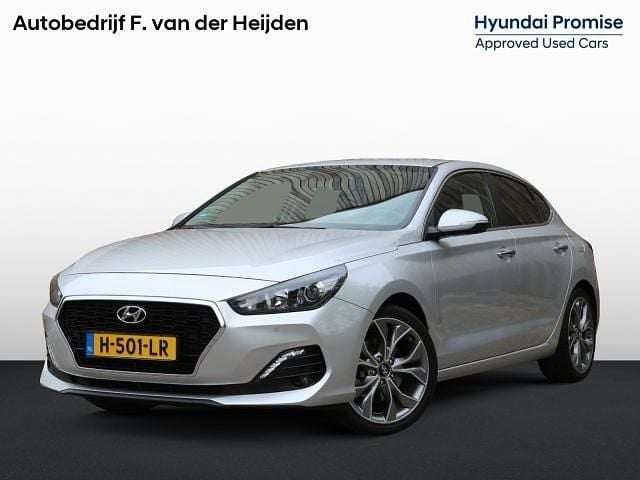 Platinum silver Occasion 2018 Hyundai i30 Premium Hatchback | € 13.880 (Eerlijke prijs) - Afbeelding 1/1