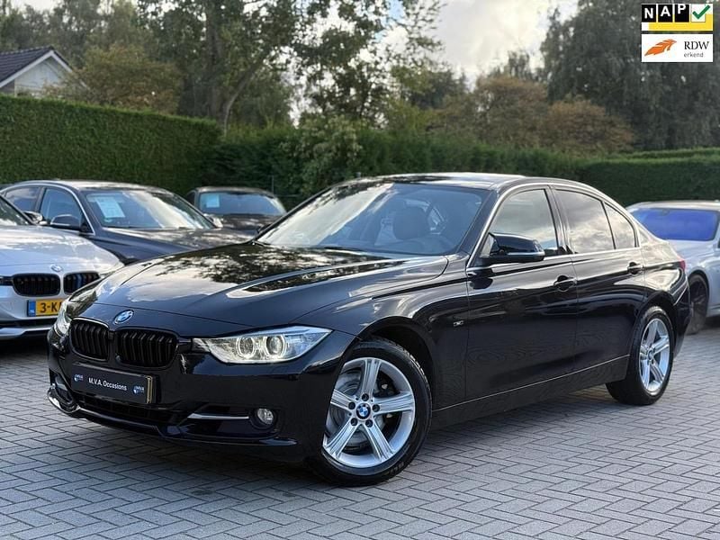 Zwart Gebruikt 2013 BMW 328 Executive Sedan | € 13.950 (Duur) - Afbeelding 1/4