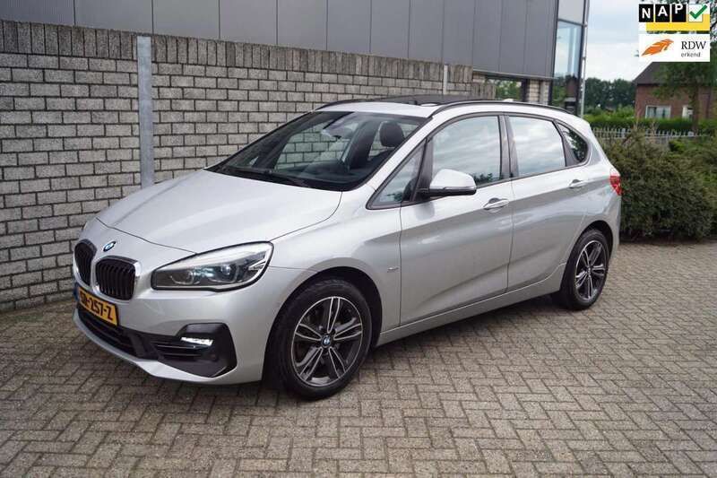 Grijs Gebruikt 2018 BMW 220 Active Tourer Executive MPV | € 21.850 (Eerlijke prijs) - Afbeelding 1/4