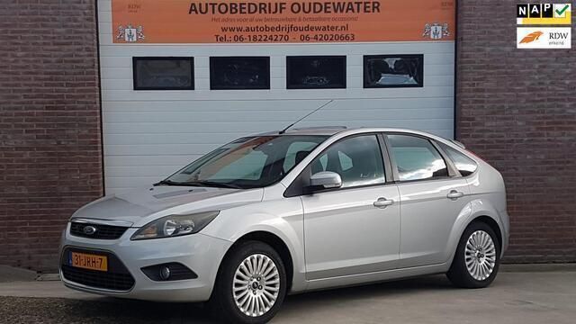 Grijs Gebruikt 2009 Ford Focus Titanium Hatchback | € 4.995 (Iets duurder) - Afbeelding 1/4
