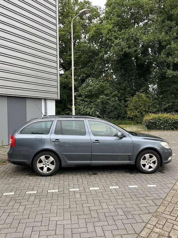 Gebruikt 2009 Skoda Octavia Ambiente Stationwagen | € 2.700 (Iets duurder) - Afbeelding 1/4