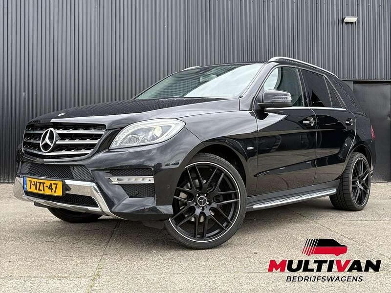 Zwart Gebruikt 2012 Mercedes ML350 SUV | € 17.850 (Iets duurder) - Afbeelding 1/4