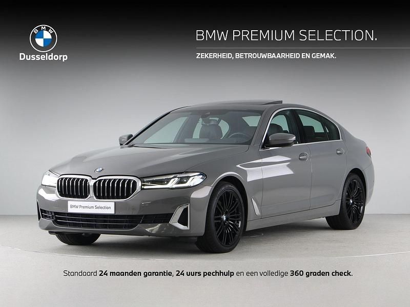 Grijs Gebruikt 2021 BMW 520 Executive Sedan | € 37.900 (Iets duurder) - Afbeelding 1/4