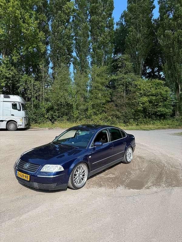 Blauw Gebruikt 2000 VW Passat Highline Sedan | € 2.500 - Afbeelding 1/4