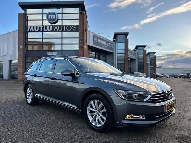 Grijs Occasion 2015 VW Passat Comfortline Stationwagen | € 8.990 (Super prijs) - Afbeelding 1/4