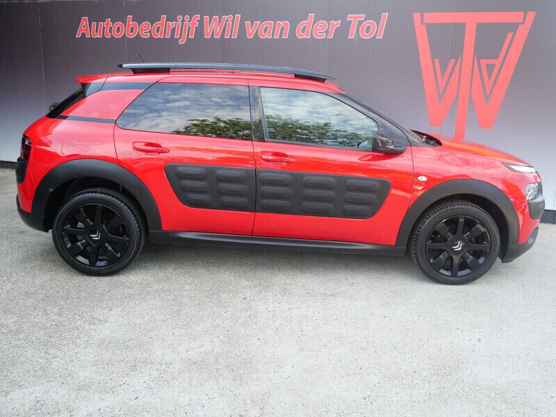 Rood, metallic lak Gebruikt 2016 Citroën C4 Cactus PureTech Hatchback | € 9.990 (Eerlijke prijs) - Afbeelding 1/4