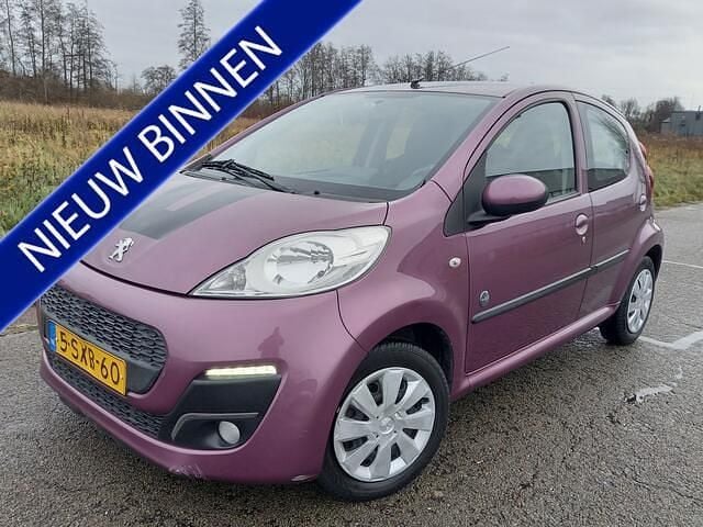 Paars Gebruikt 2013 Peugeot 107 Envy Hatchback | € 2.950 (Eerlijke prijs) - Afbeelding 1/4